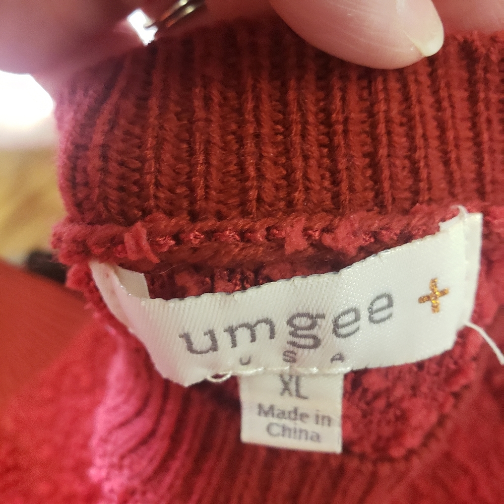 Red Umgee sweater - Picture 2 of 3